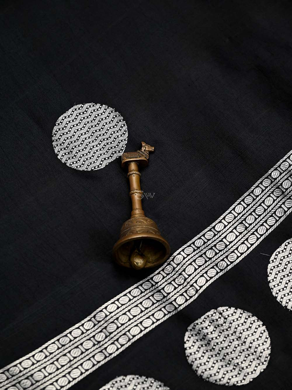 Black Boota Katan Silk Handloom Banarasi Saree - Sacred Weaves