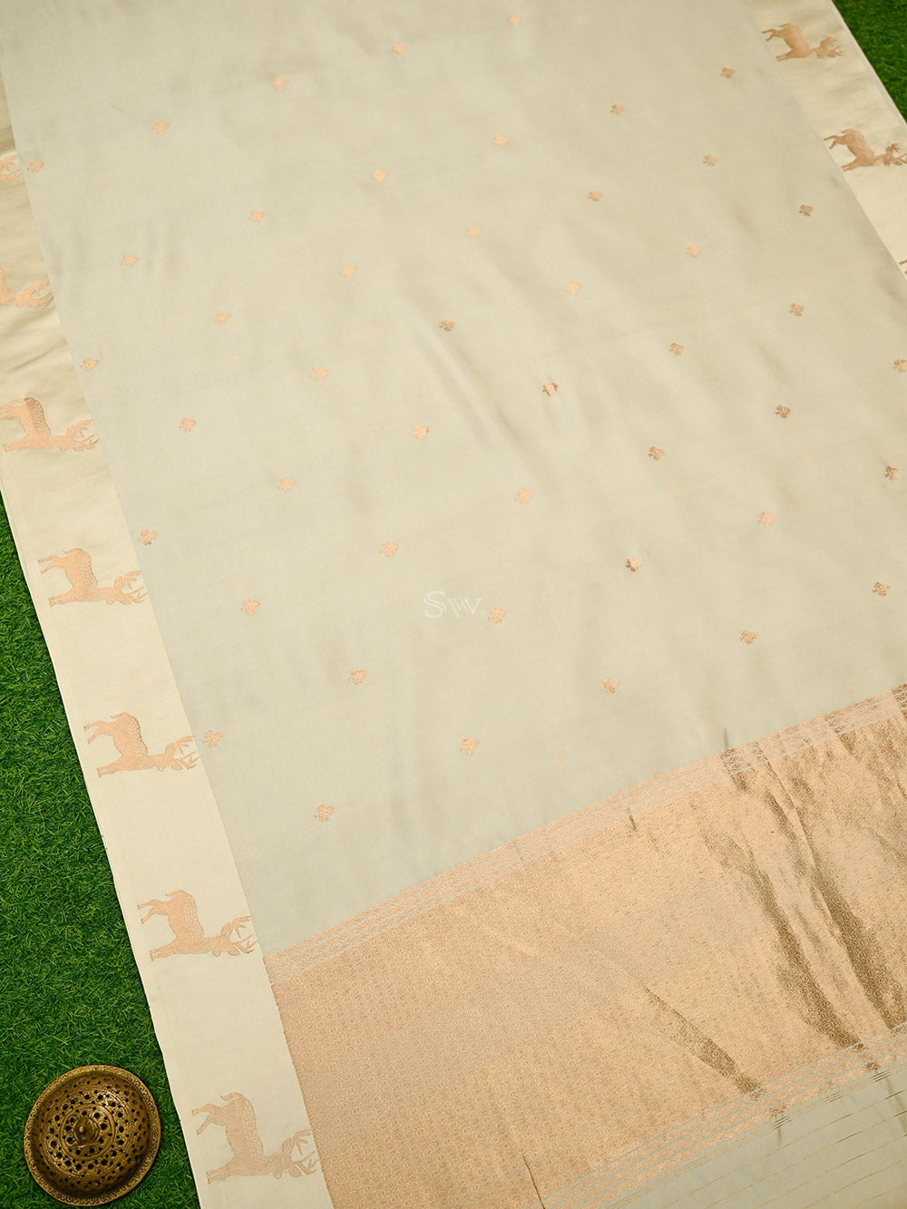 Cream Booti Pure Silk Handloom Banarasi Saree - Sacred Weaves