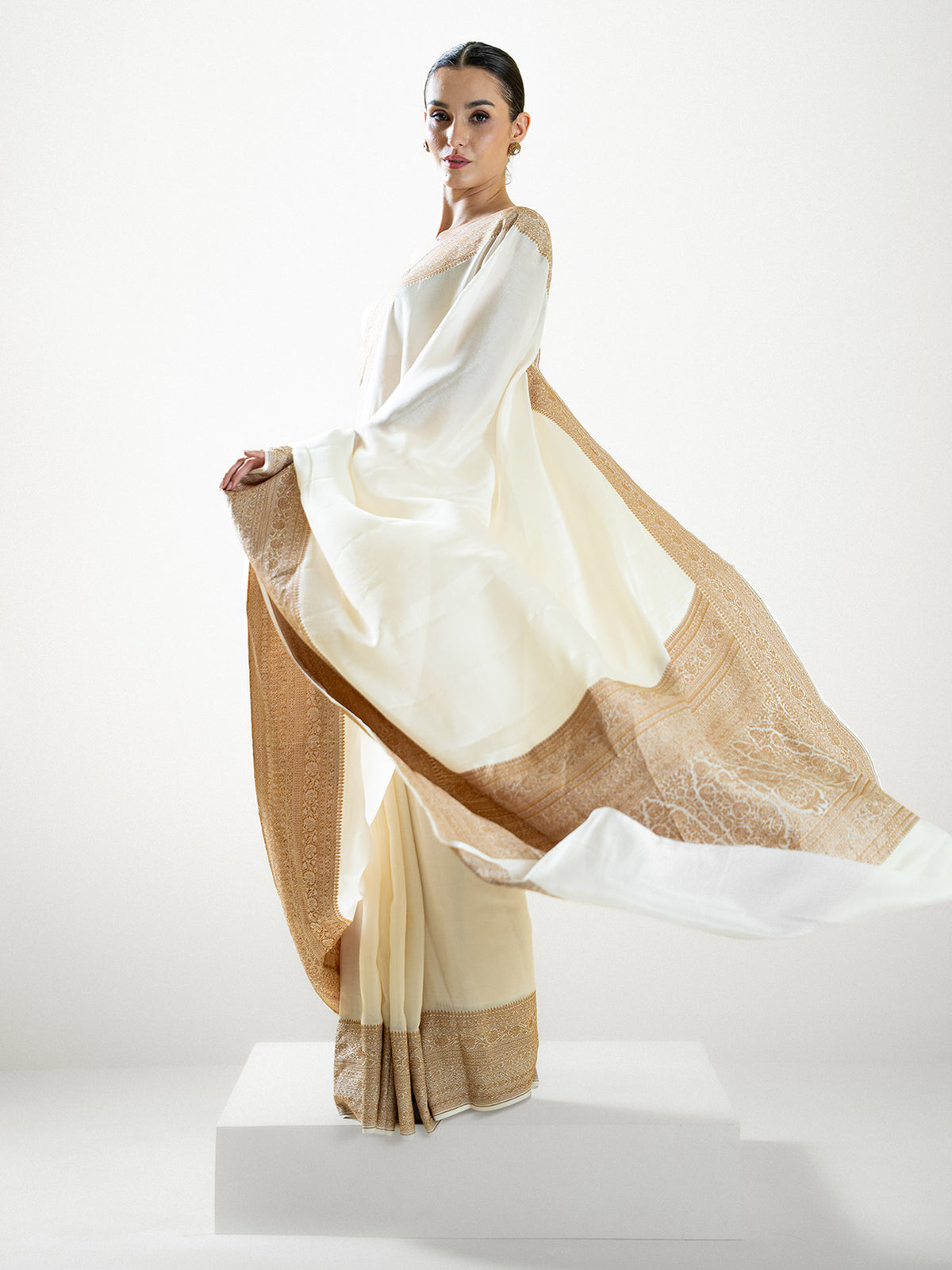 Off White Plain Crepe Silk Handloom Banarasi Saree - Sacred Weaves
