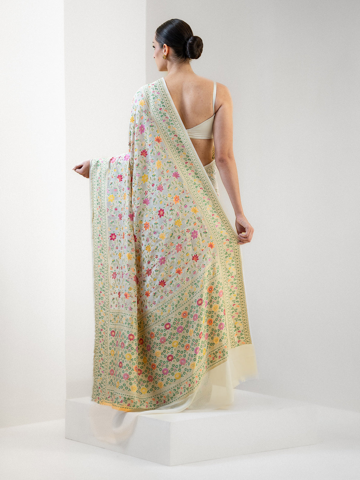 Cream Meenakari Jaal Khaddi Georgette Handloom Banarasi Saree - Sacred Weaves