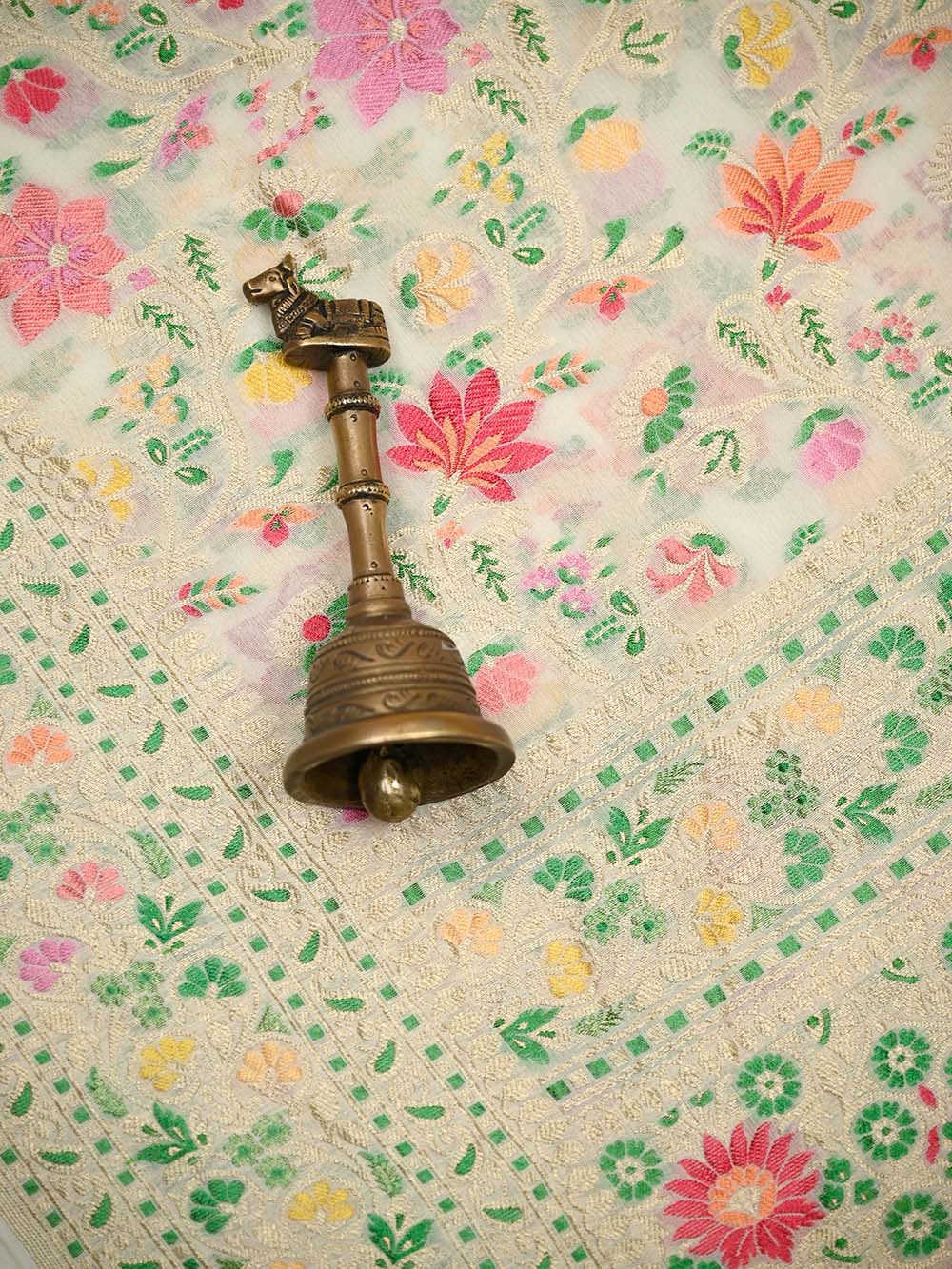 Cream Meenakari Jaal Khaddi Georgette Handloom Banarasi Saree - Sacred Weaves