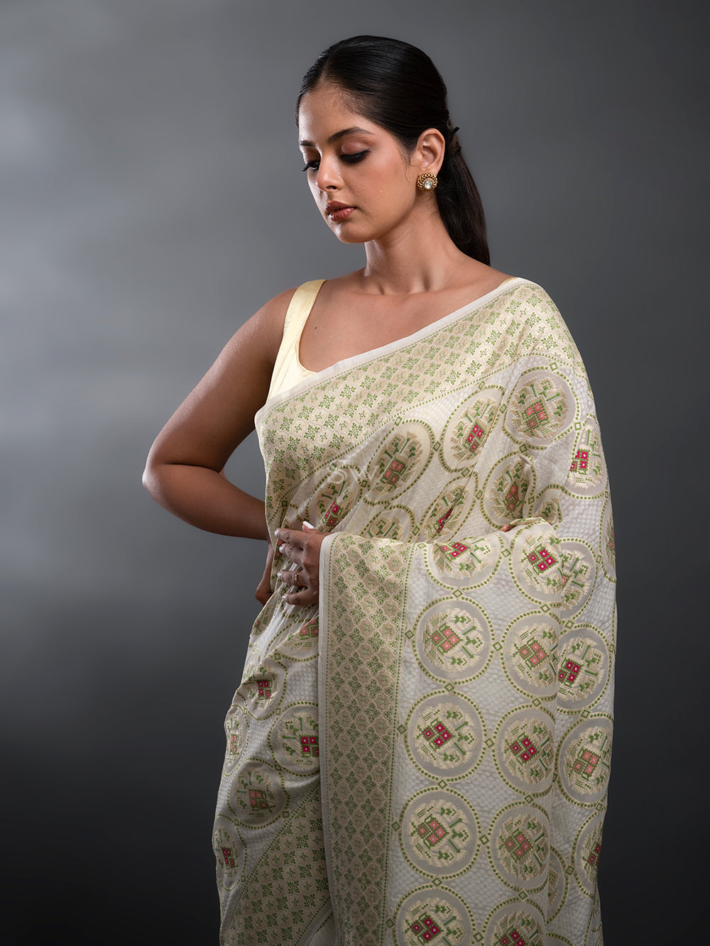 Cream Meenakari Jaal Khaddi Georgette Handloom Banarasi Saree - Sacred Weaves