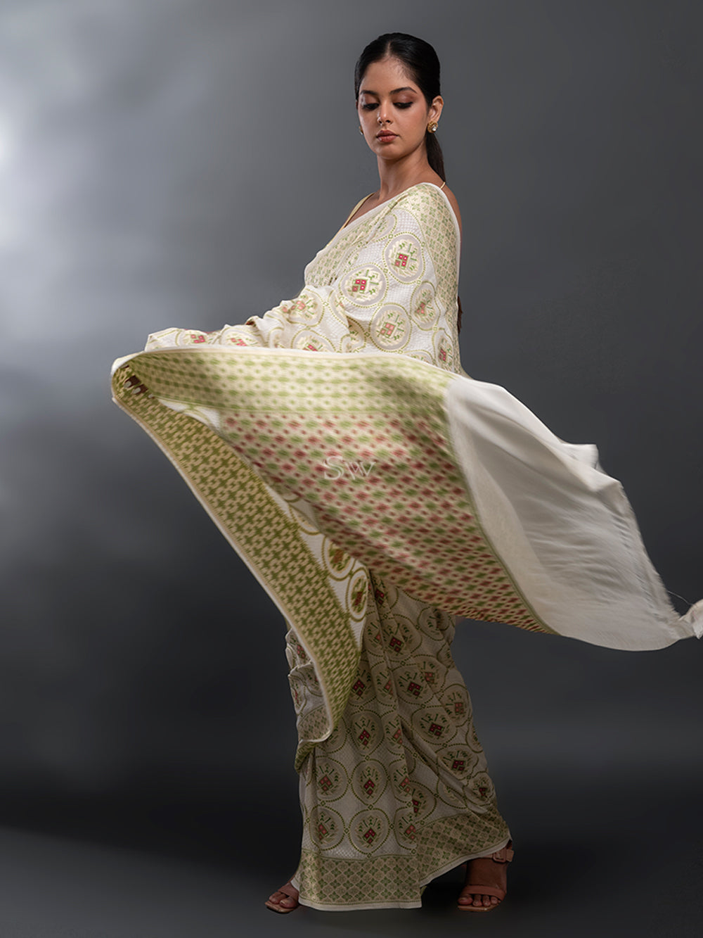 Cream Meenakari Jaal Khaddi Georgette Handloom Banarasi Saree - Sacred Weaves