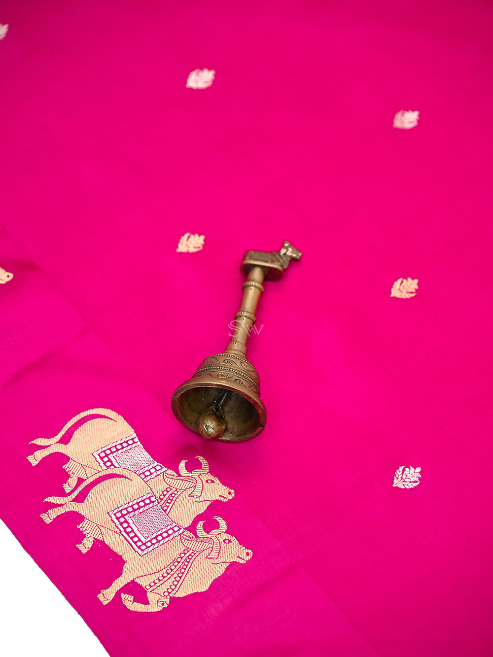 Magenta Booti Katan Silk Handloom Banarasi Saree - Sacred Weaves