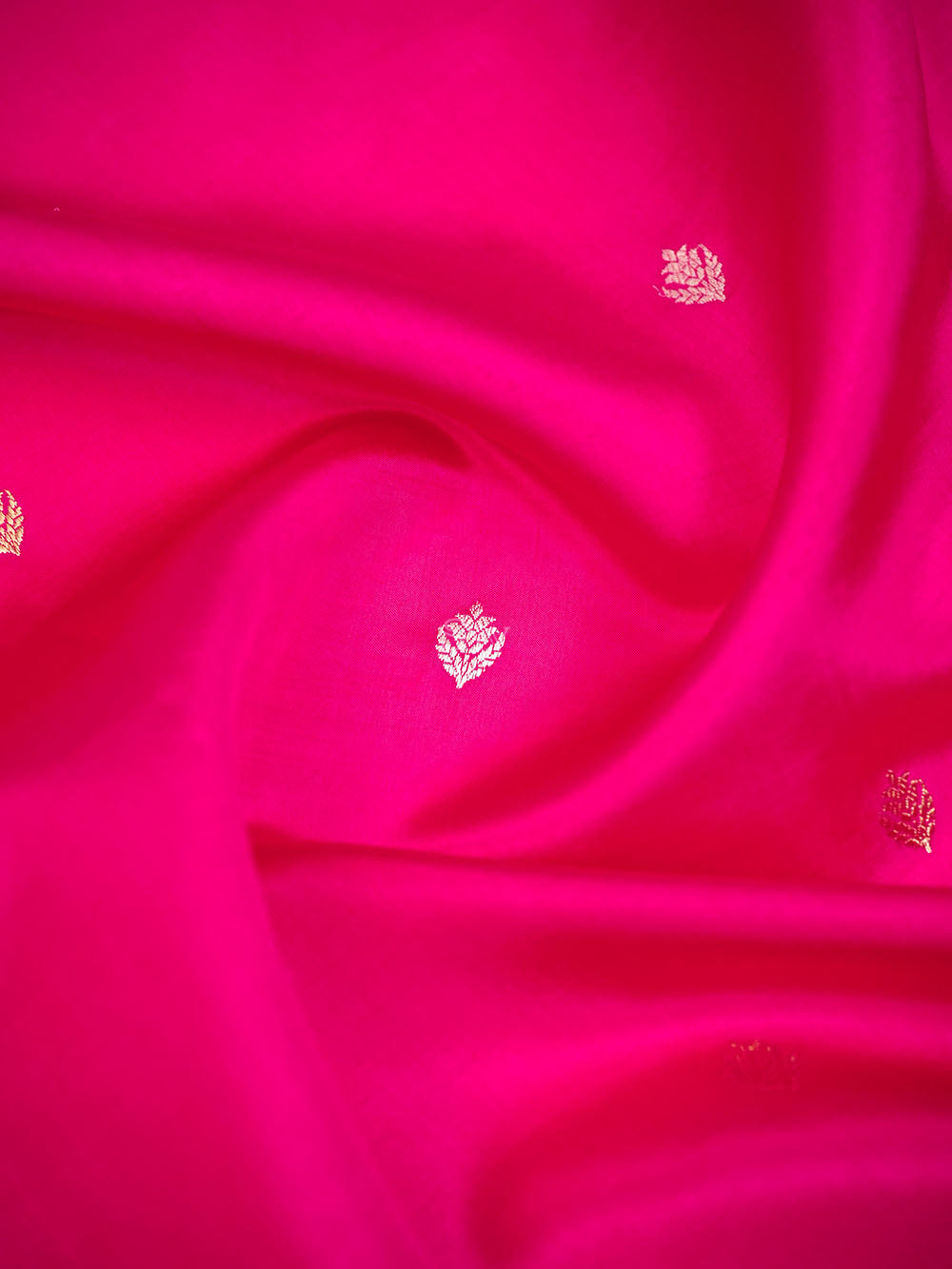 Magenta Booti Katan Silk Handloom Banarasi Saree - Sacred Weaves