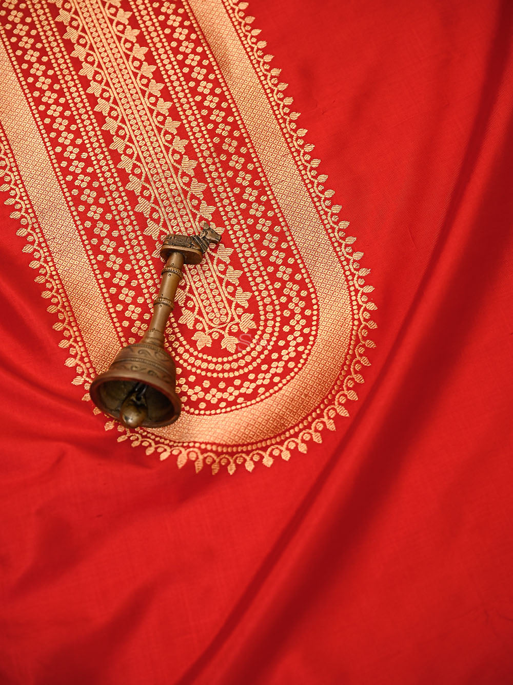 Red Plain Booti Katan Silk Handloom Banarasi Suit - Sacred Weaves
