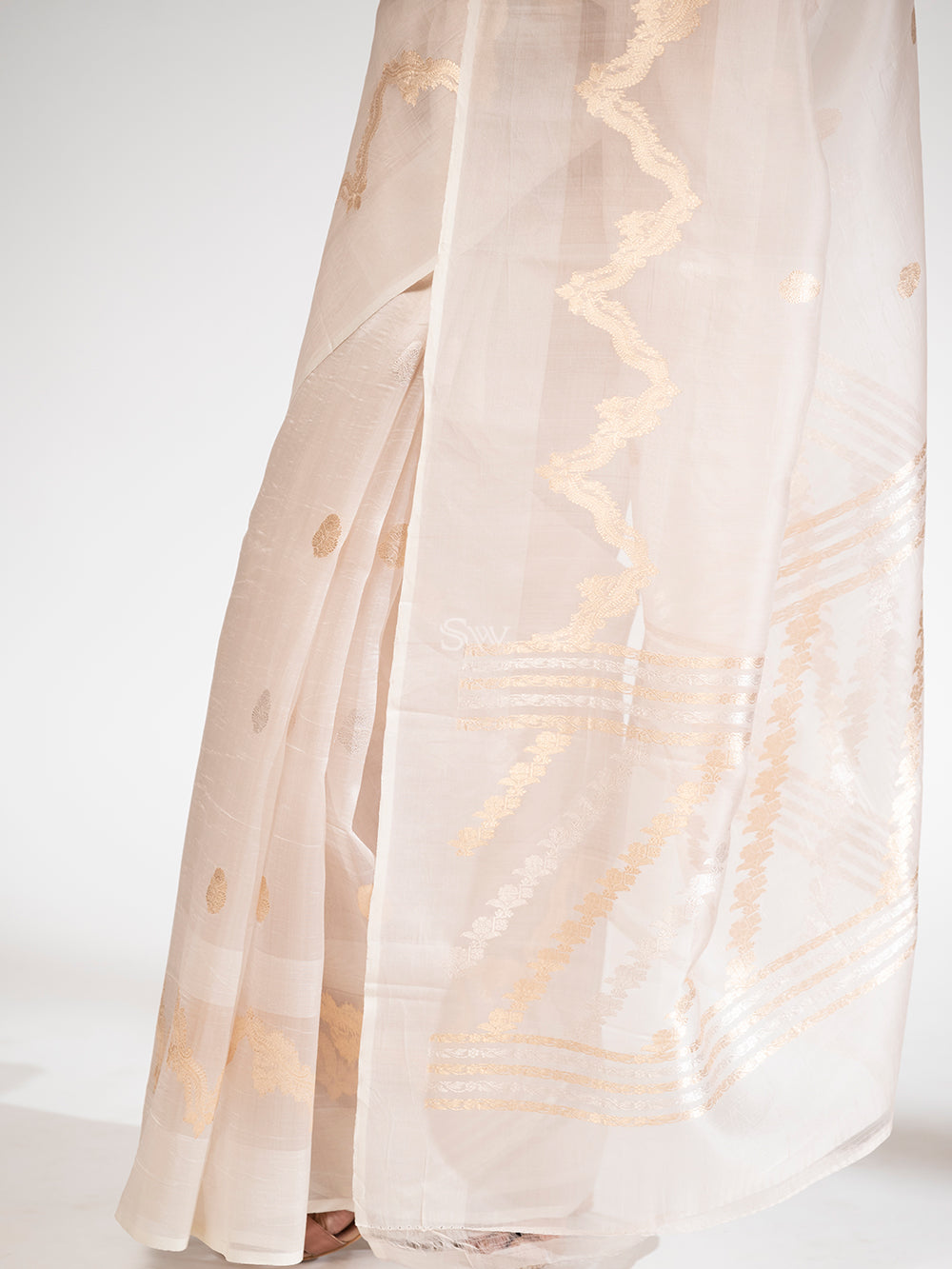 Off White Organza Handloom Banarasi Saree - Sacred Weaves