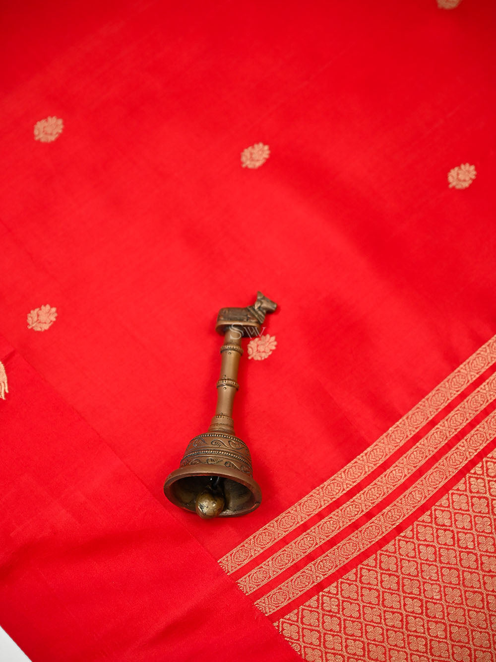 Red Floral Booti Pure Handloom Banarasi Soft Silk Saree - Sacred Weaves