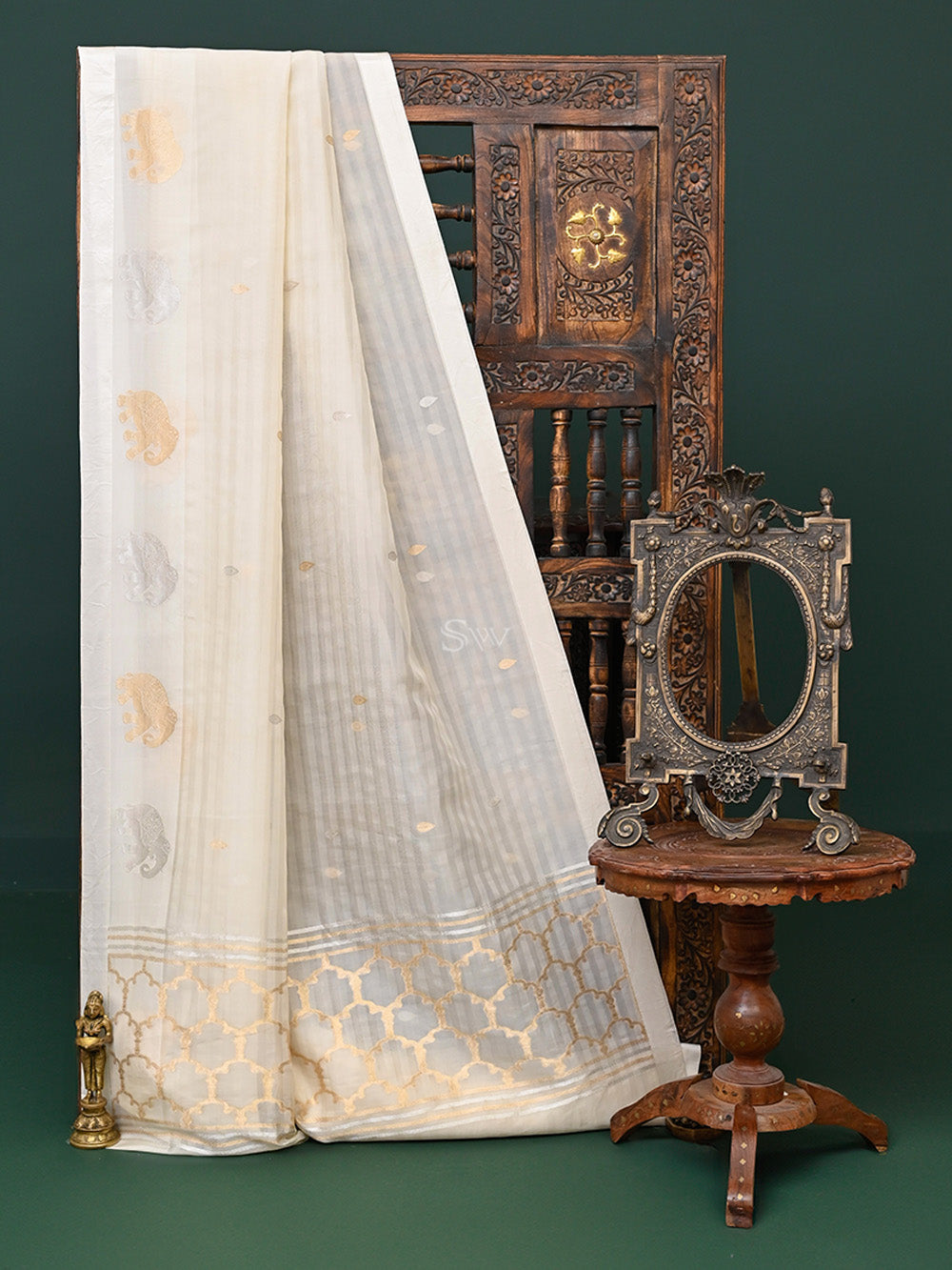 Cream Booti Organza Handloom Banarasi Saree