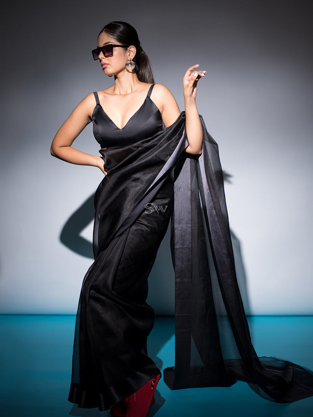 Black Plain Organza Handloom Banarasi Saree - Sacred Weaves