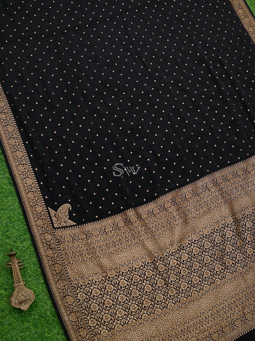 Black Crepe Silk Booti Handloom Banarasi Saree - Sacred Weaves