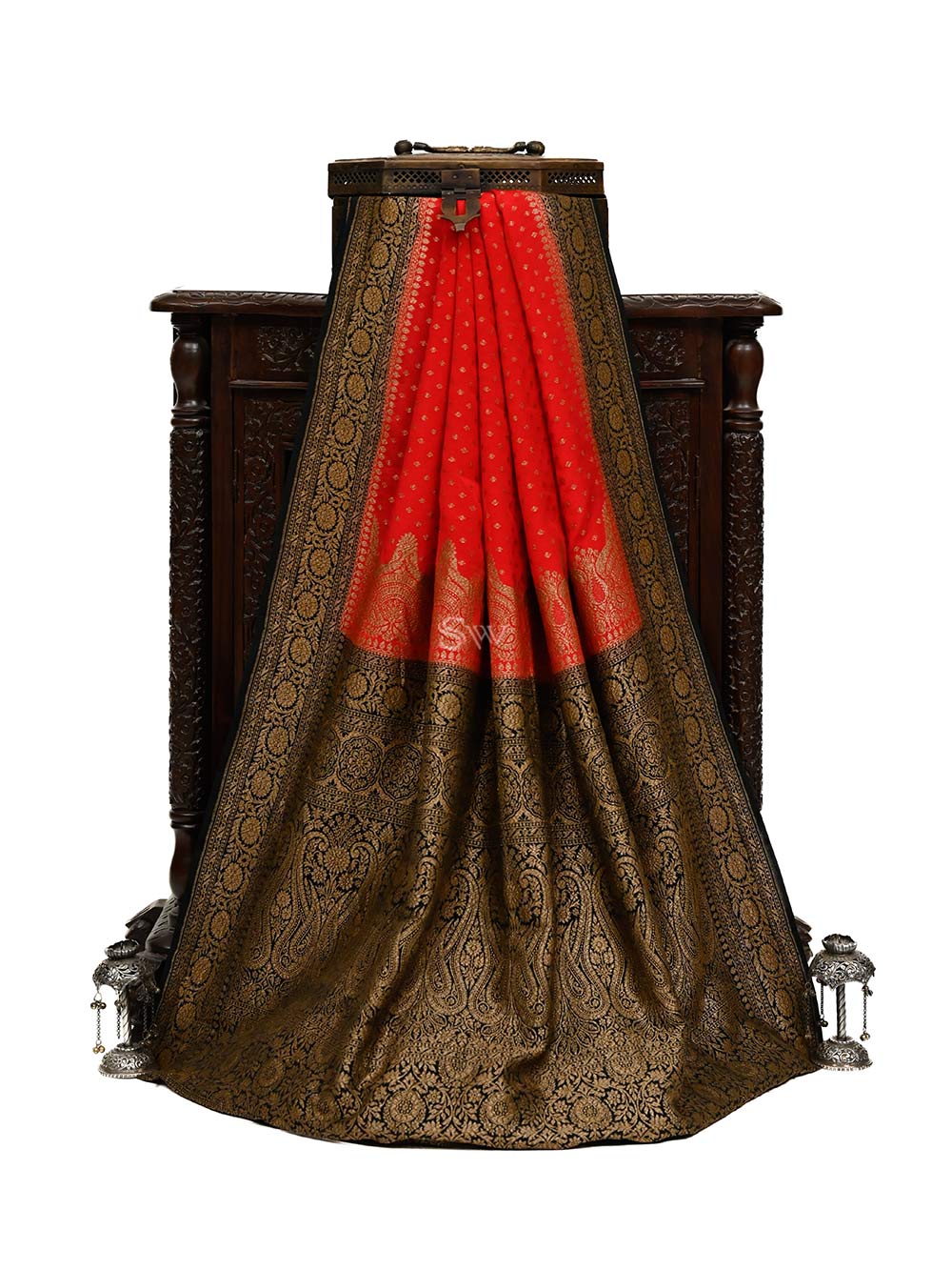 Red Crepe Silk Booti Handloom Banarasi Saree - Sacred Weaves