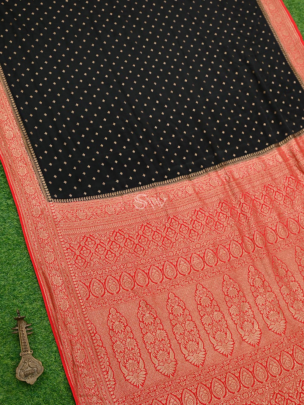 Black Crepe Silk Booti Handloom Banarasi Saree - Sacred Weaves