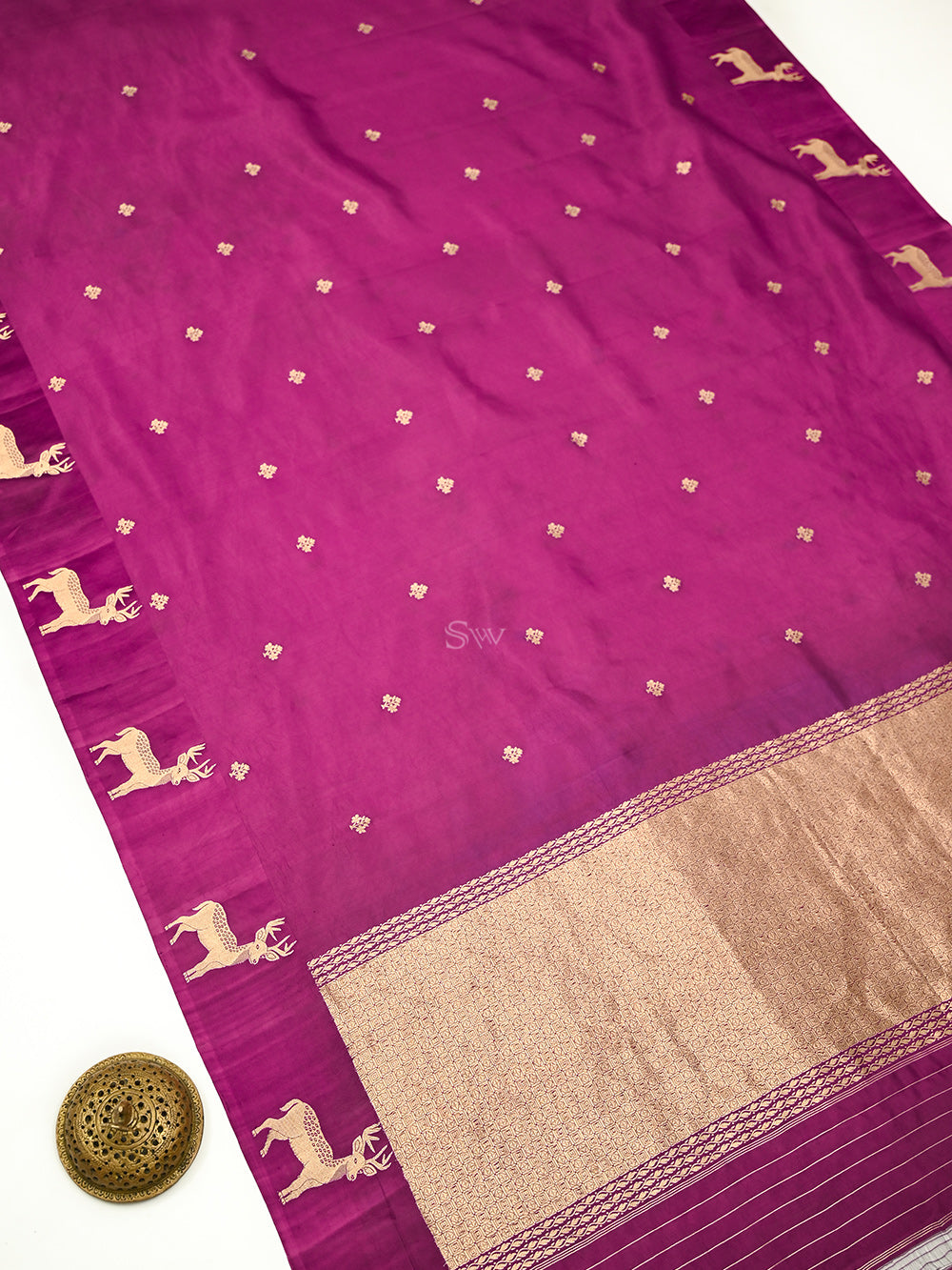 Dark Magenta Booti Katan Silk Handloom Banarasi Saree - Sacred Weaves