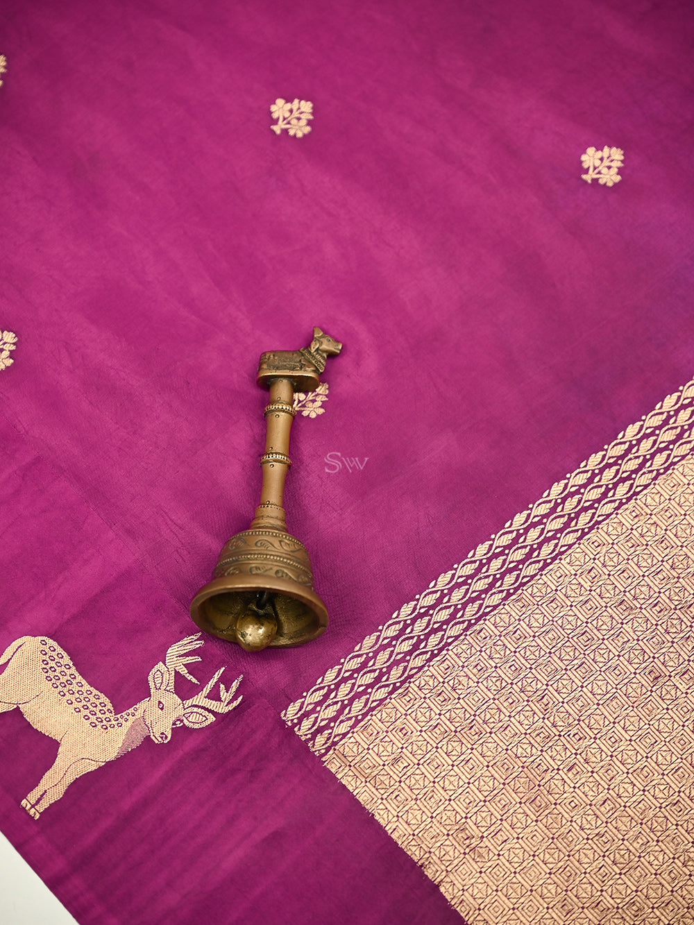 Dark Magenta Booti Katan Silk Handloom Banarasi Saree - Sacred Weaves