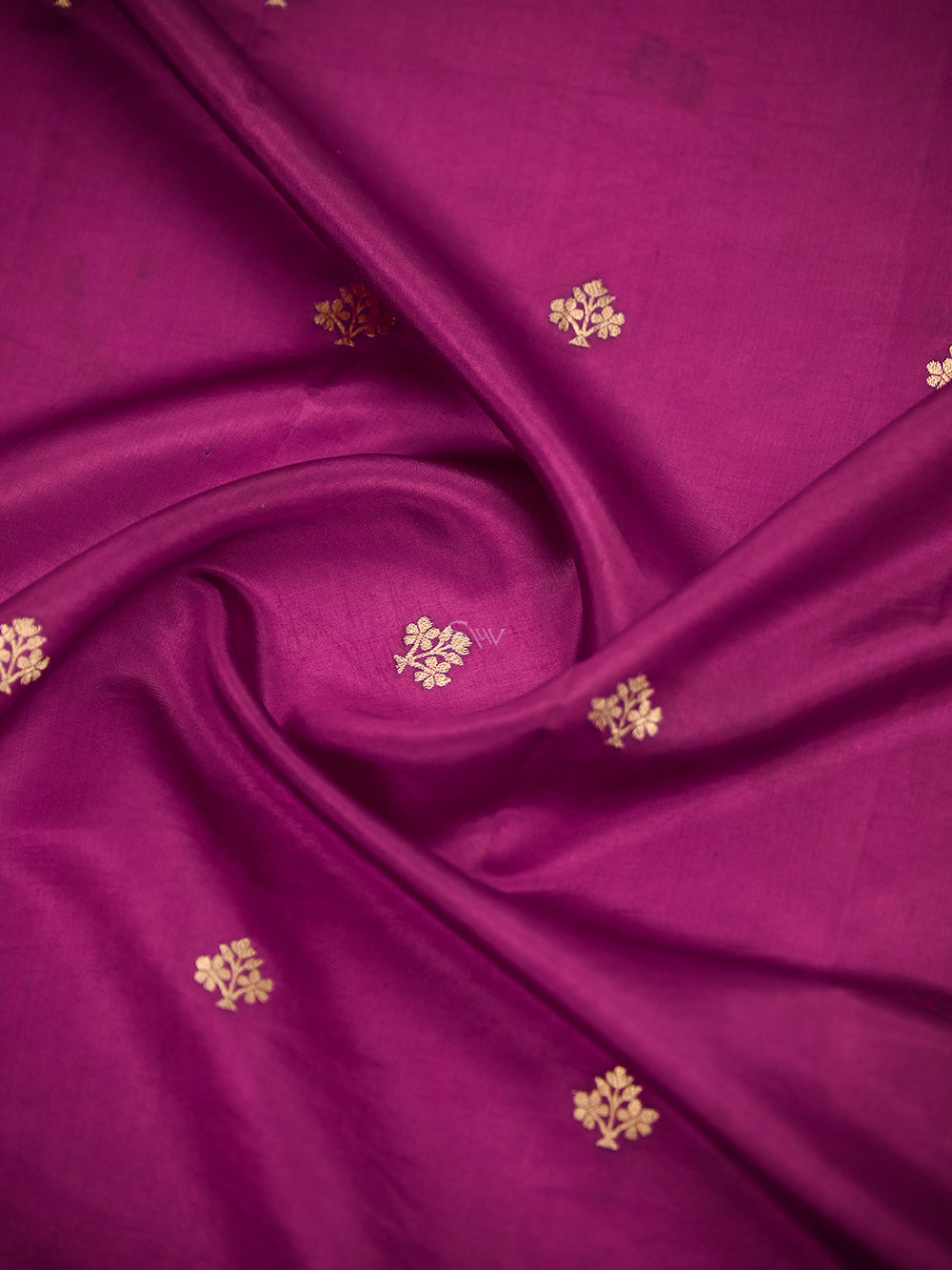 Dark Magenta Booti Katan Silk Handloom Banarasi Saree - Sacred Weaves