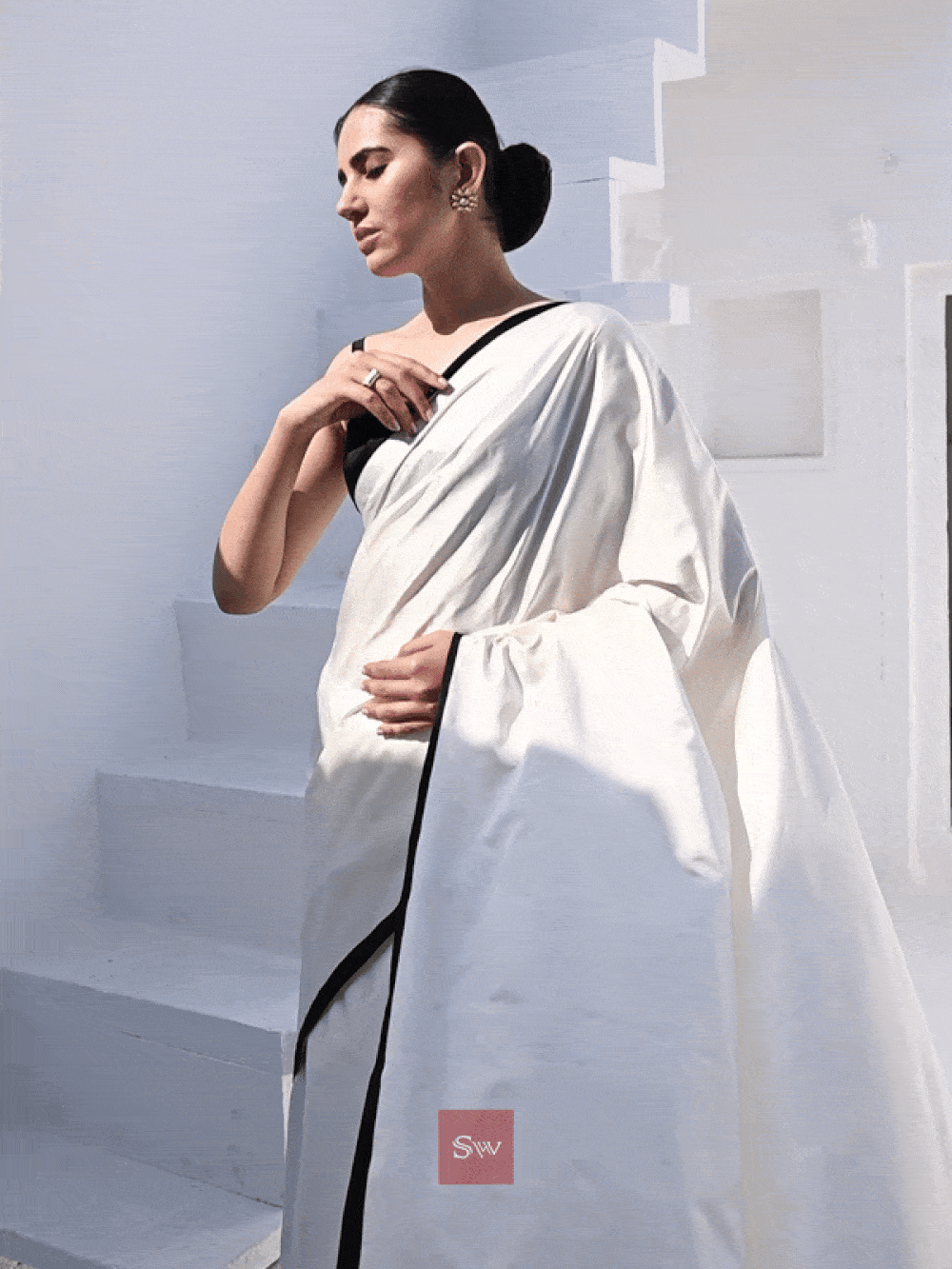 White Konia Satin Silk Handloom Banarasi Saree