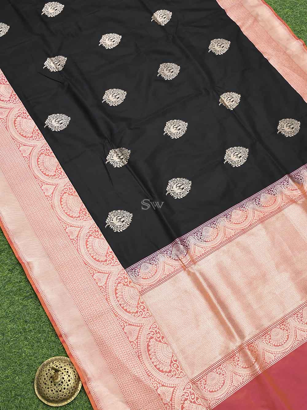 Black Boota Katan Silk Handloom Banarasi Saree - Sacred Weaves