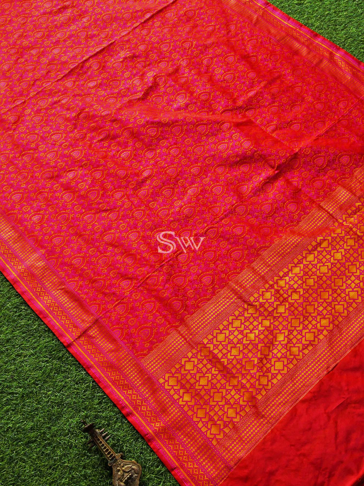 Red-Magenta Tanchoi Silk Handloom Banarasi Saree - Sacred Weaves