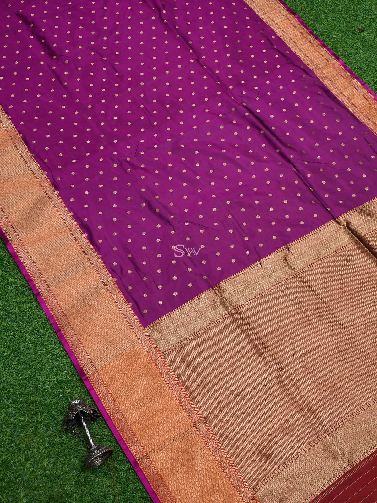 Dark Magenta Booti Katan Silk Handloom Banarasi Saree - Sacred Weaves