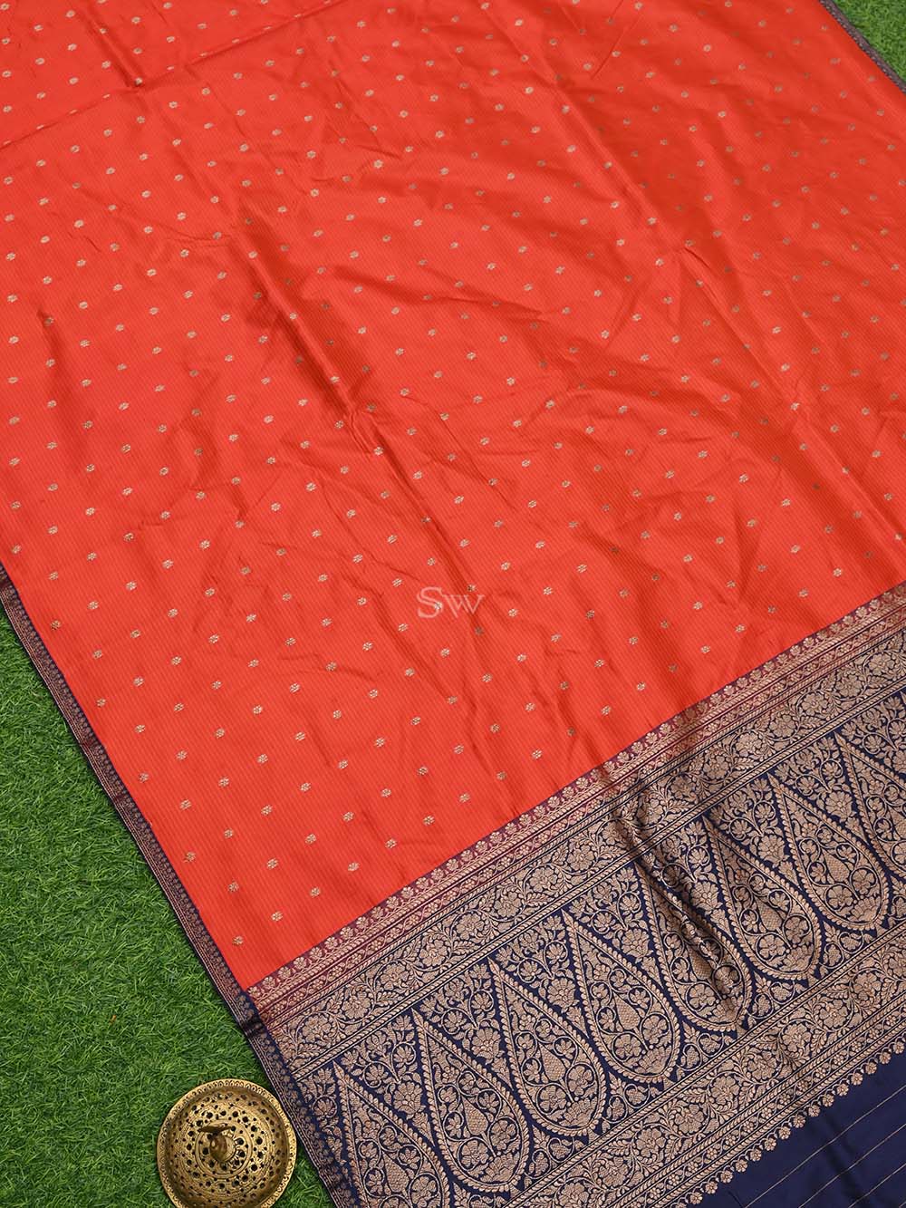 Red Booti Katan Silk Handloom Banarasi Saree - Sacred Weaves