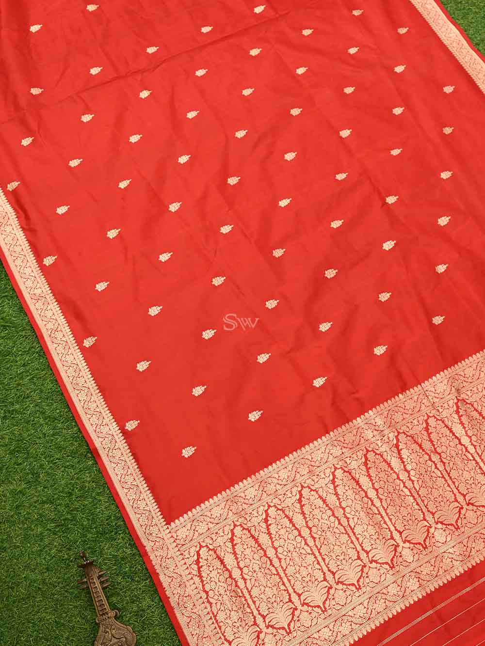 Red Booti Katan Silk Handloom Banarasi Saree - Sacred Weaves