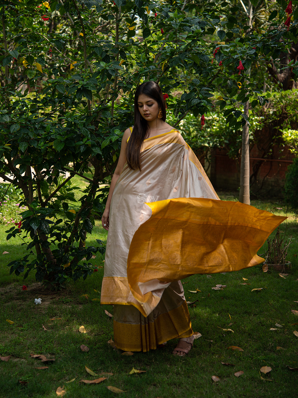 Light Beige Booti Katan Silk Handloom Banarasi Saree - Sacred Weaves