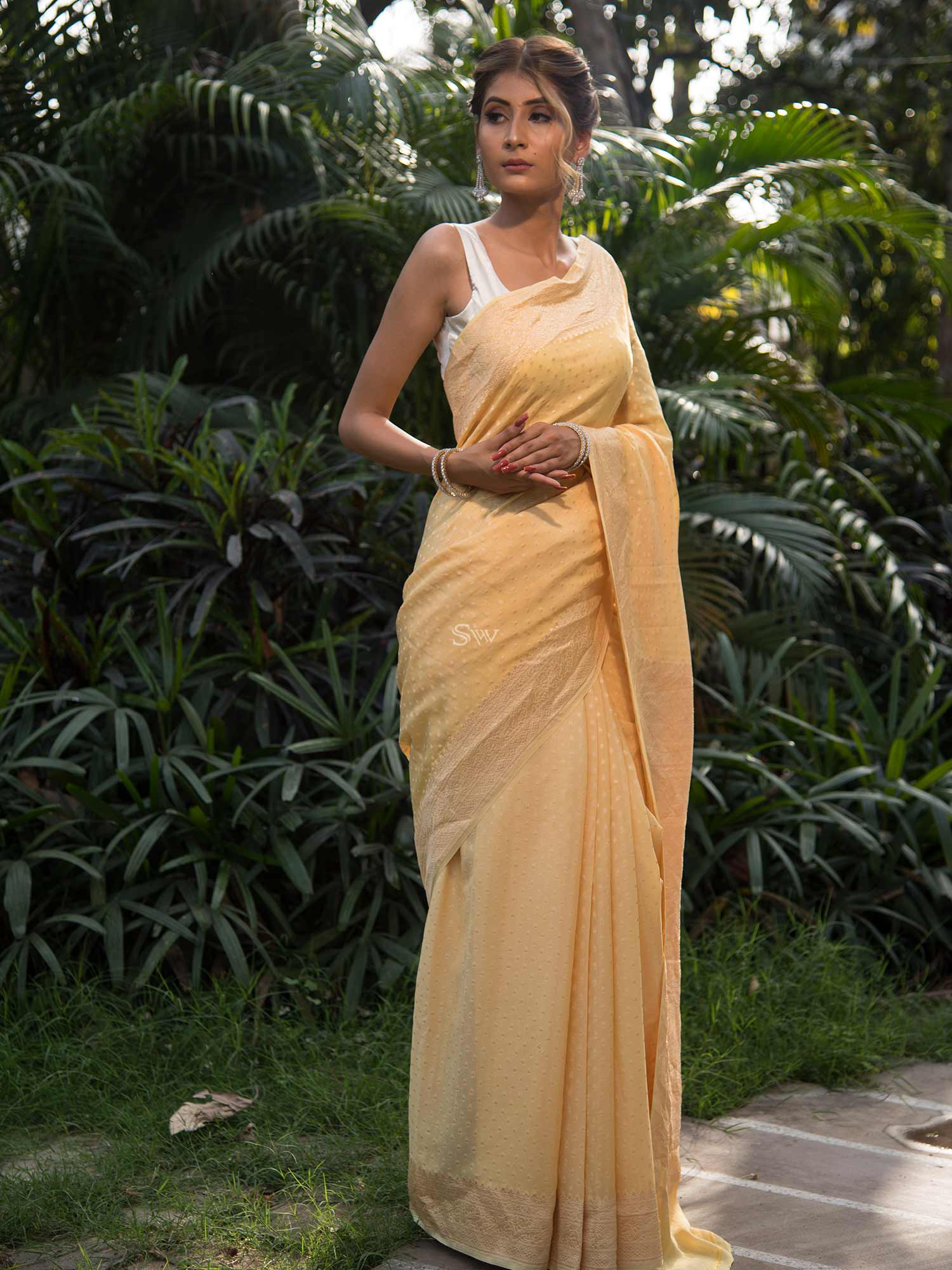 Light Yellow Crepe Silk Booti Handloom Banarasi Saree - Sacred Weaves