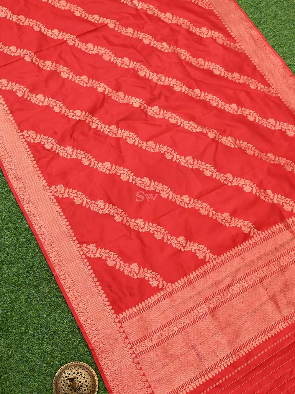 Red Leheriya Katan Silk Handloom Banarasi Dupatta - Sacred Weaves