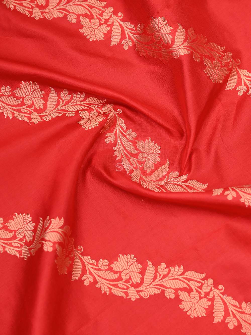 Red Leheriya Katan Silk Handloom Banarasi Dupatta - Sacred Weaves