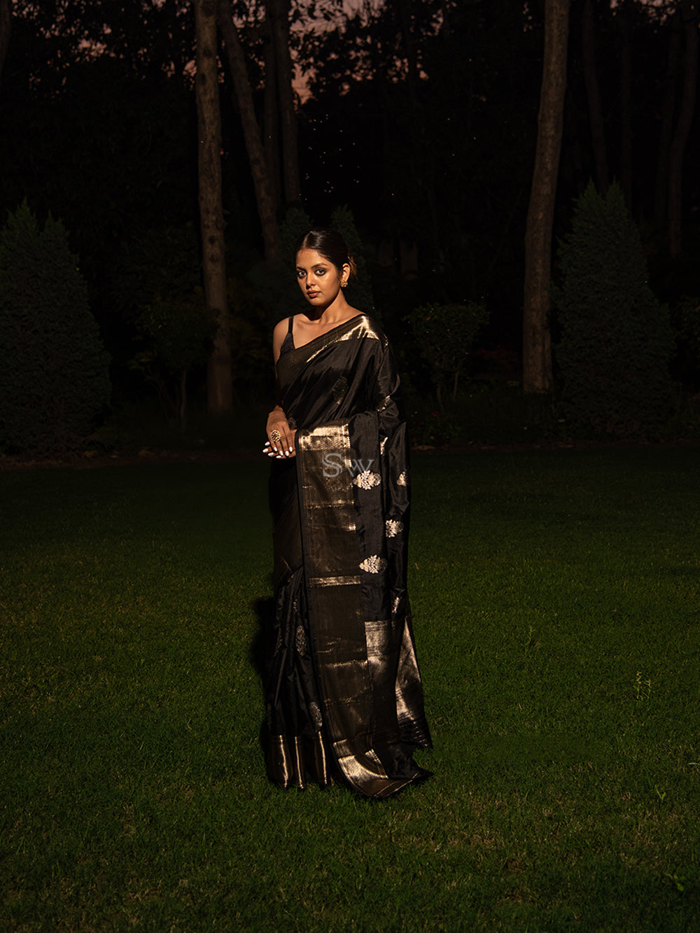 Black Boota Katan Silk Handloom Banarasi Saree - Sacred Weaves