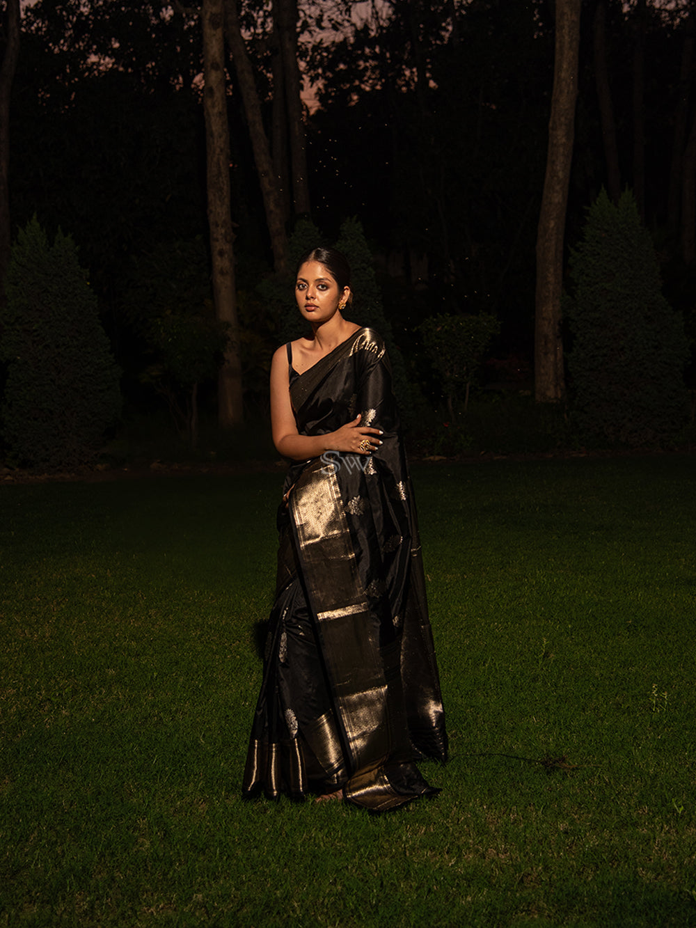 Black Boota Katan Silk Handloom Banarasi Saree - Sacred Weaves