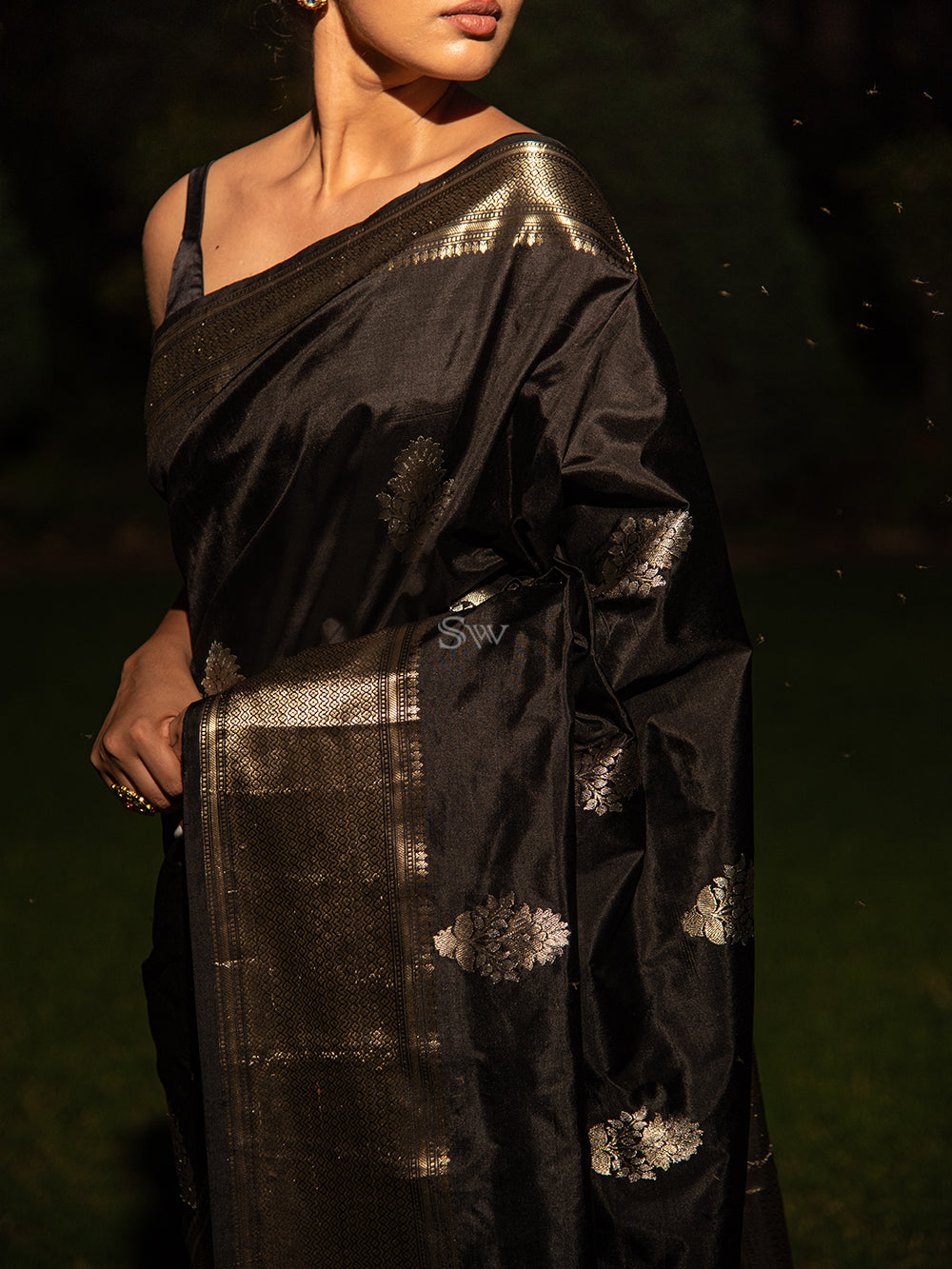 Black Boota Katan Silk Handloom Banarasi Saree - Sacred Weaves
