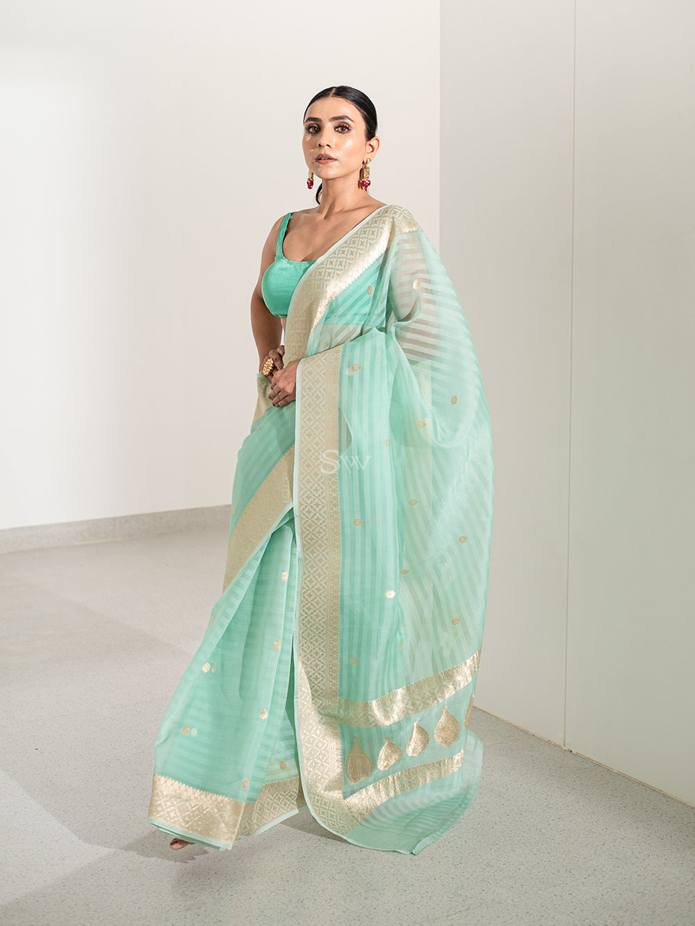 Sea Green Booti Organza Handloom Banarasi Saree - Sacred Weaves