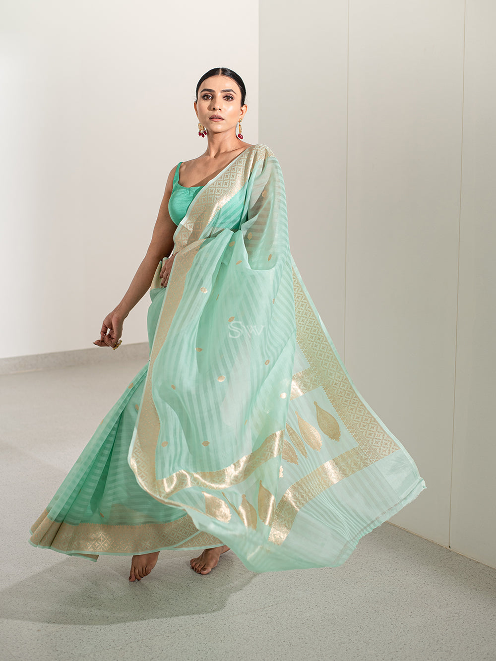 Sea Green Booti Organza Handloom Banarasi Saree - Sacred Weaves